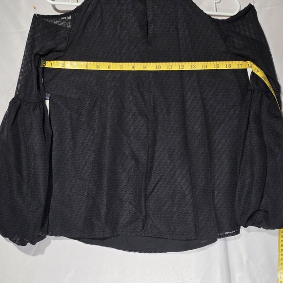 NWT CeCe Women's XS Black Cold Shoulder Blouse Swiss Dot Puff Sleeve Lined Top - Picture 9 of 10
